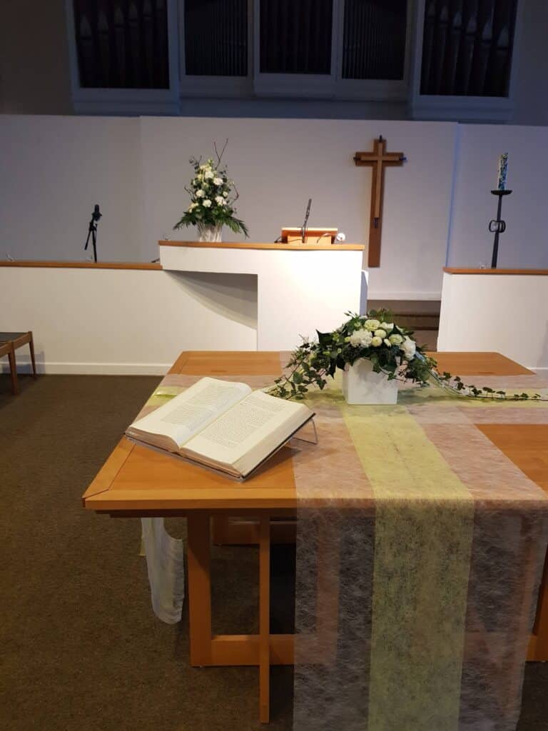 Dekovlies für die Kirchendeko bei Kommunion und Konfirmation - tischdekoration, dekovlies-deko